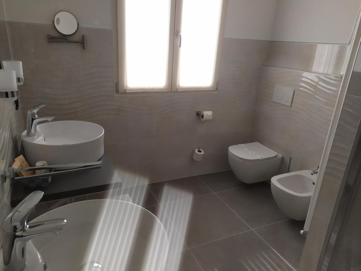 Bed and Breakfast Garda Diamant Дезенцано-дель-Гарда Екстер'єр фото