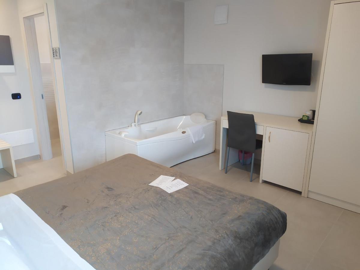 Bed and Breakfast Garda Diamant Дезенцано-дель-Гарда Екстер'єр фото