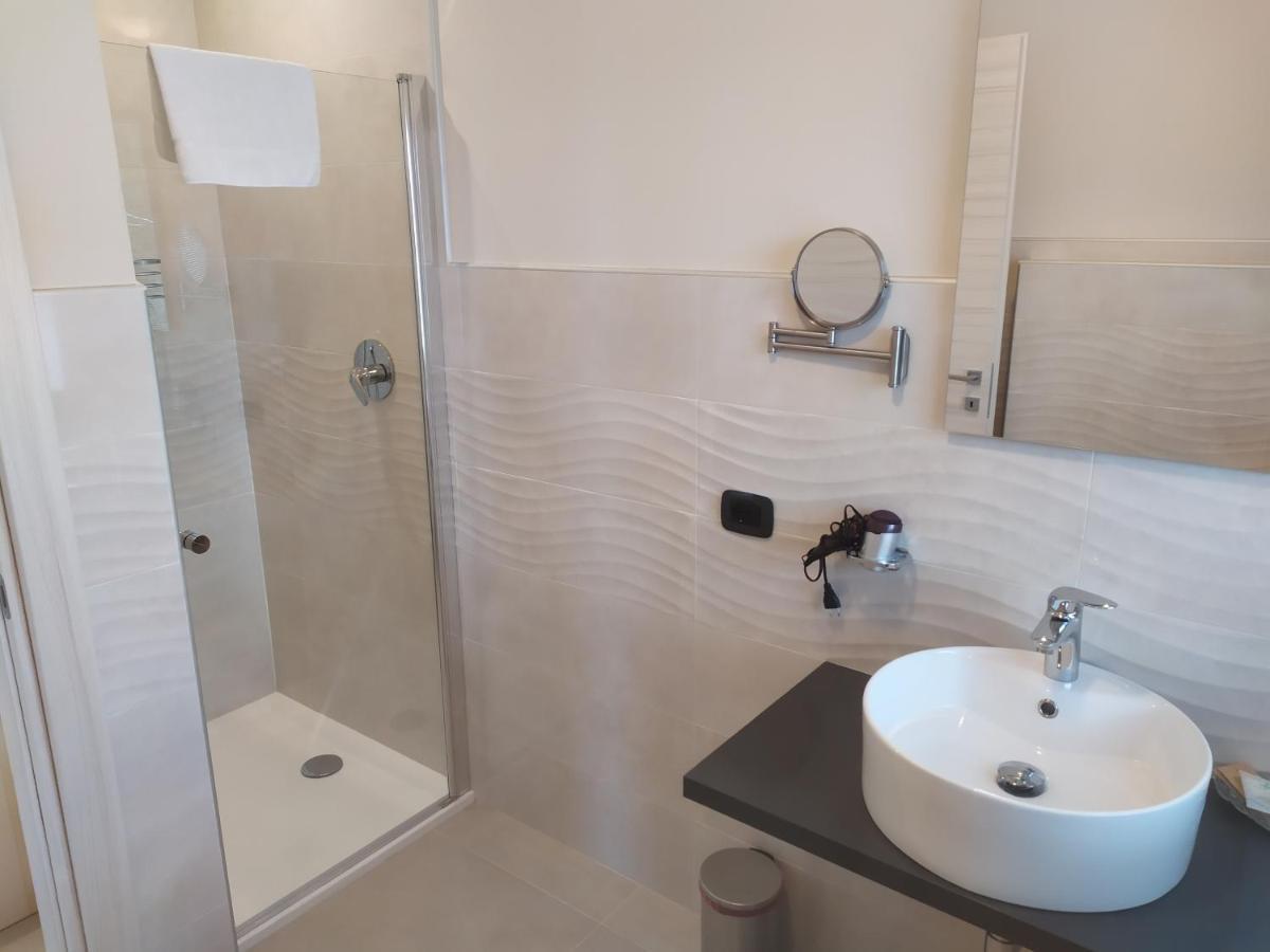 Bed and Breakfast Garda Diamant Дезенцано-дель-Гарда Екстер'єр фото