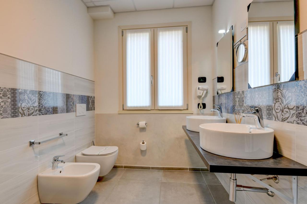 Bed and Breakfast Garda Diamant Дезенцано-дель-Гарда Екстер'єр фото
