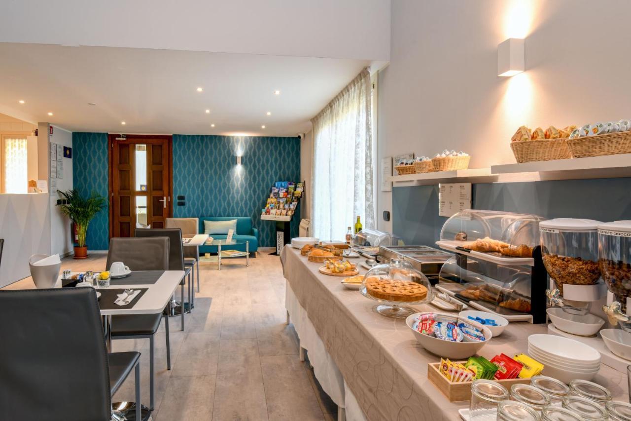Bed and Breakfast Garda Diamant Дезенцано-дель-Гарда Екстер'єр фото